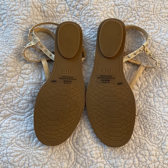 Jennifer Lopez gold sandal - Picture 3 of 6